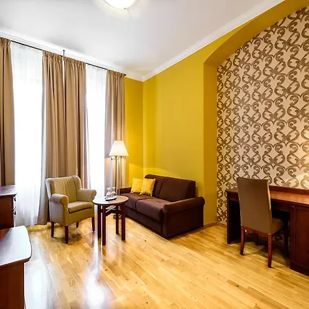 Alexander 4*
