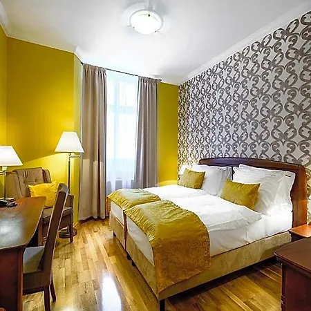 Alexander 4*