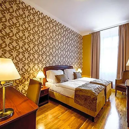 Alexander 4*
